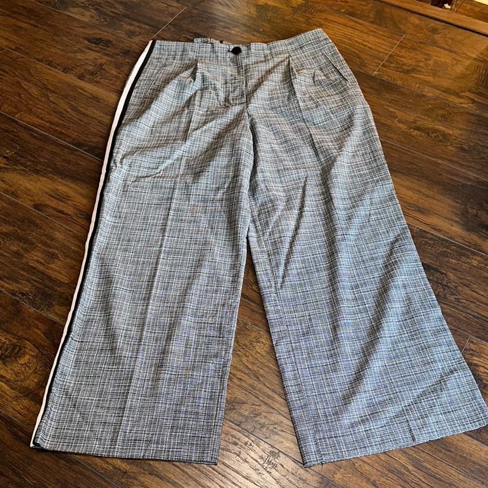 NWOT Karl Lagerfeld Gray & Black Women’s Plaid Side Striped Legs Wide Pants